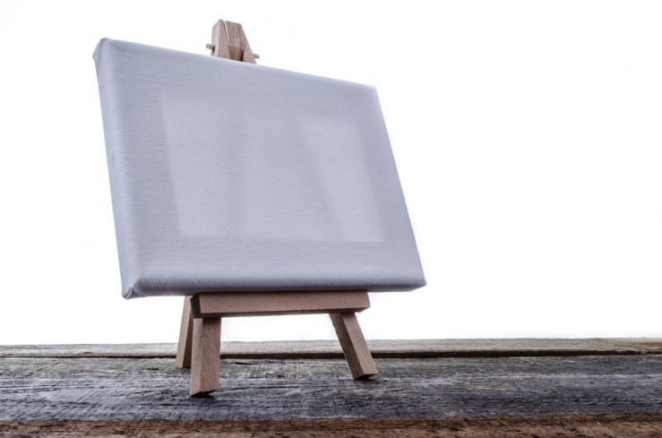 small-easel-with-a-blank-canvas-1385377654QWM